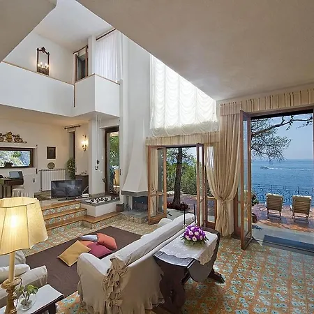 Sleeps 6 Pool Air Con Wifi Amalfi