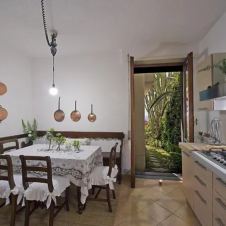 Sleeps 6 Pool Air Con Wifi